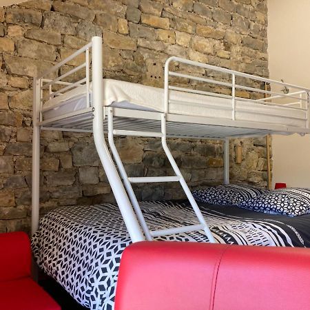 Montigny-sur-l'Ain La Chambre Du Tonneau מראה חיצוני תמונה